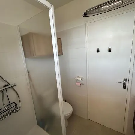 Appartement Avec Grande Terrasse, Vue Et Montagnes *