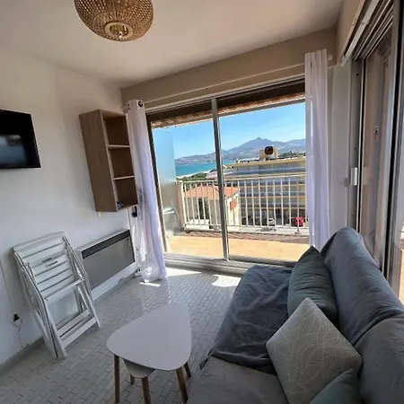 Avec Grande Terrasse, Vue Et Montagnes Appartement
